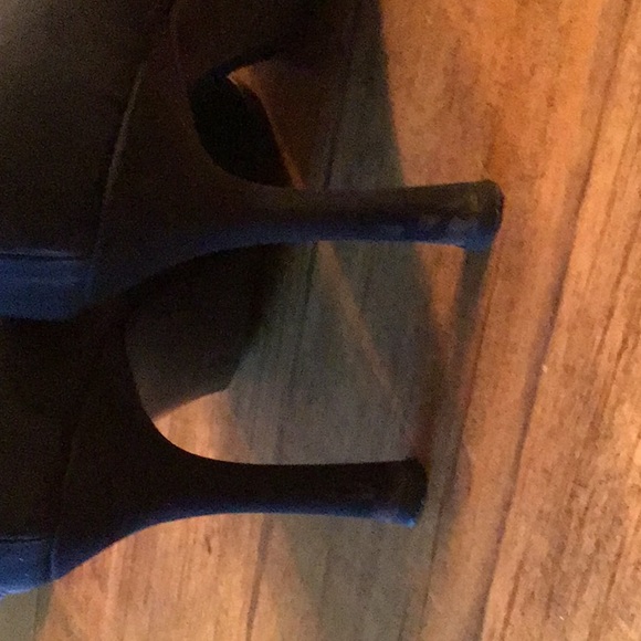 Heels - Picture 4 of 4